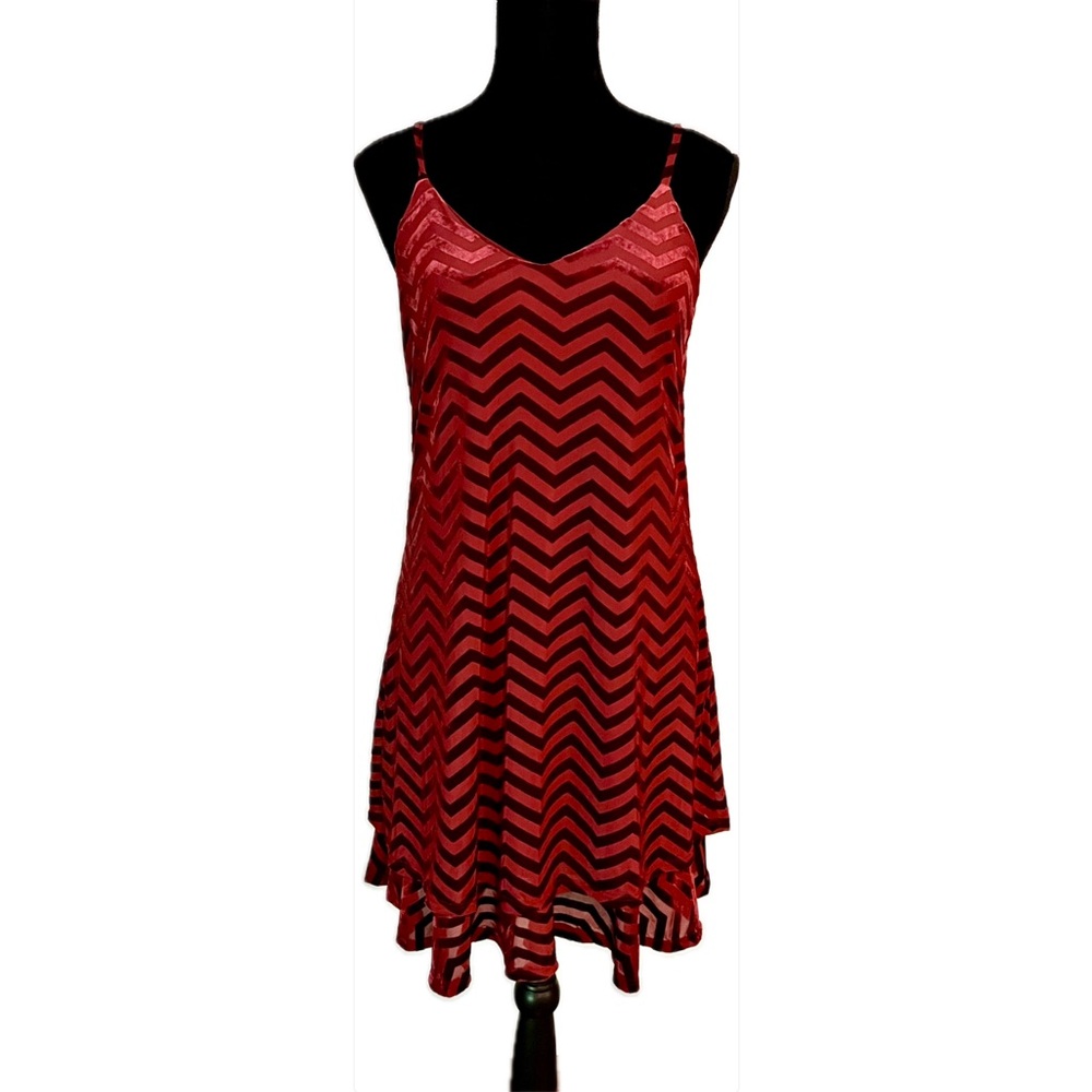 NWT Audrey 3+1 Maroon Velvet Chevron Dress
